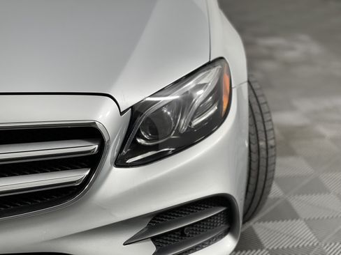 Certified 2019 Mercedes-Benz E 300 4MATIC image 7