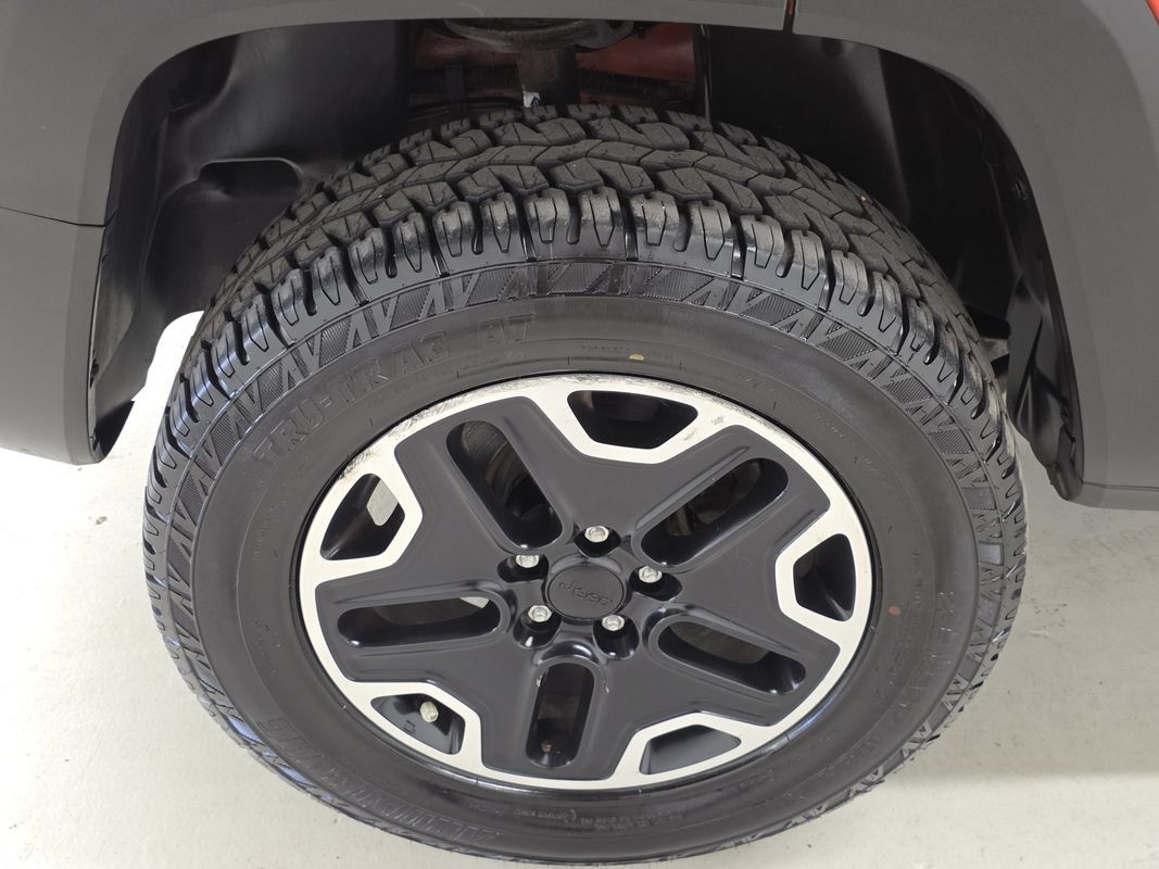 Used 2016 Jeep Renegade Trailhawk AWD/4WD image 46