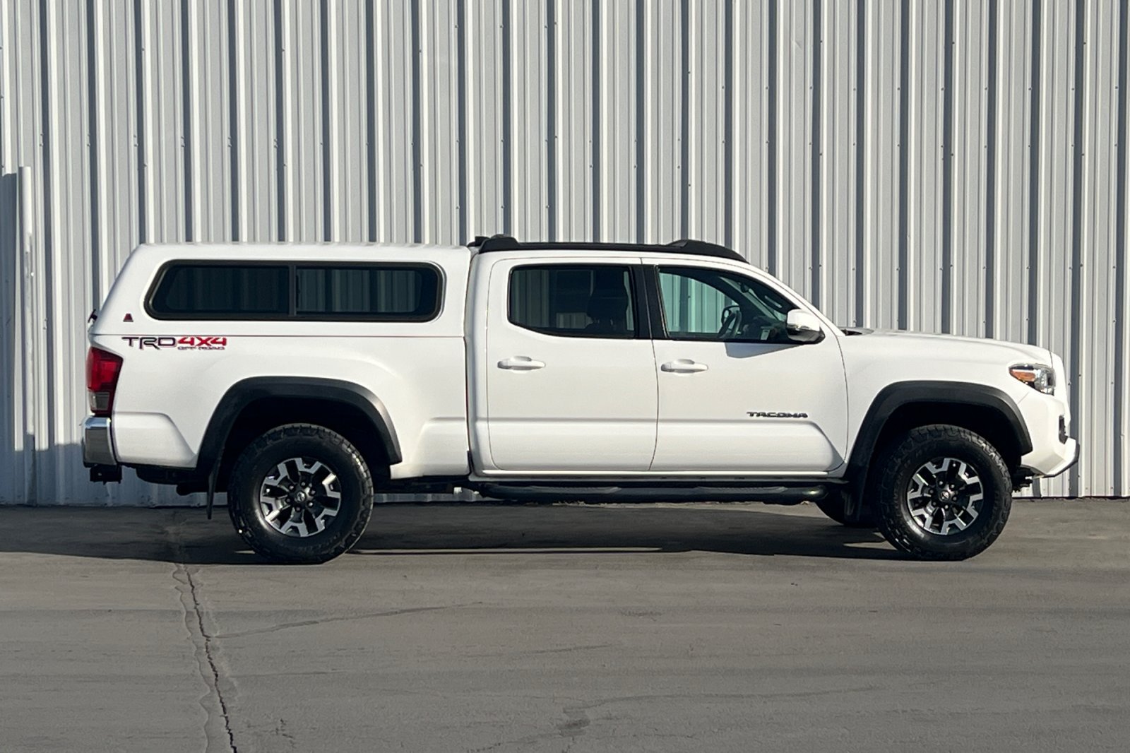 Used 2017 Toyota Tacoma TRD Off-Road w/ Tow Package AWD/4WD image 3