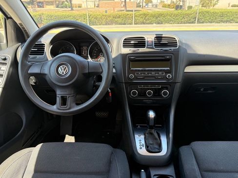 Used 2013 Volkswagen Golf 4-Door FWD image 20
