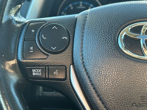 Used 2018 Toyota RAV4 XLE image 18