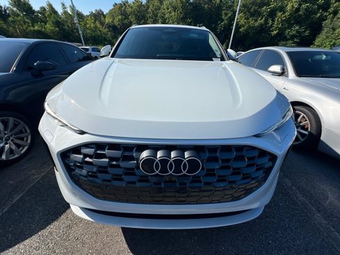 Used 2025 Audi Q5 Premium w/ Premium Plus AWD/4WD image 2