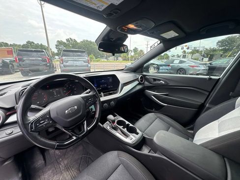Used 2025 Chevrolet Trax RS FWD image 10