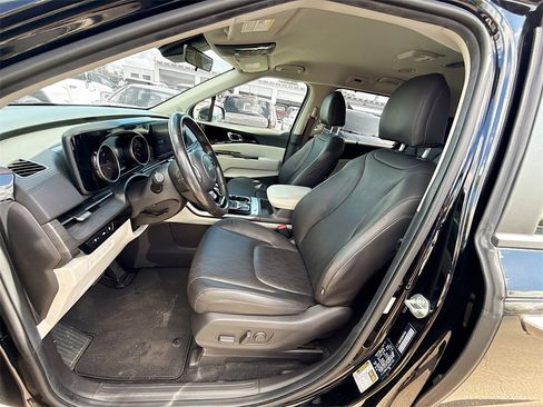 Used 2024 Kia Carnival EX image 23