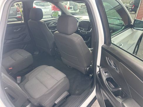 Used 2023 Chevrolet Traverse LT AWD/4WD image 6