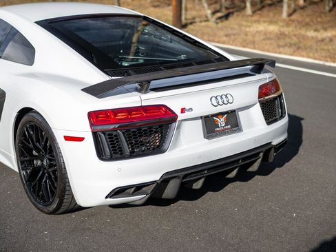 Used 2018 Audi R8 V10 plus image 17