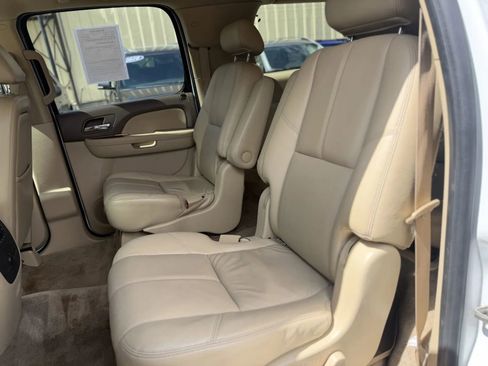 Used 2010 Chevrolet Suburban LT w/ Luxury Package image 15