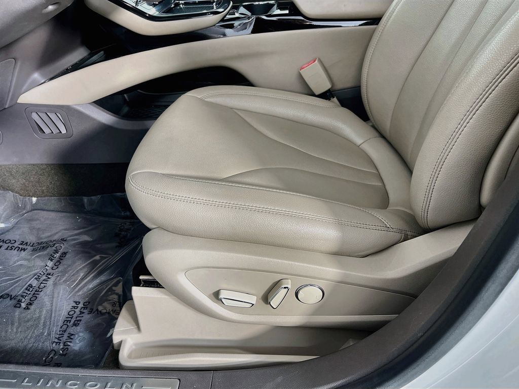 Used 2022 Lincoln Nautilus FWD image 26
