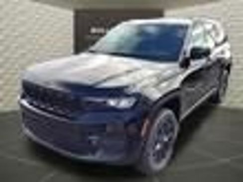 New 2025 Jeep Grand Cherokee Laredo image 4