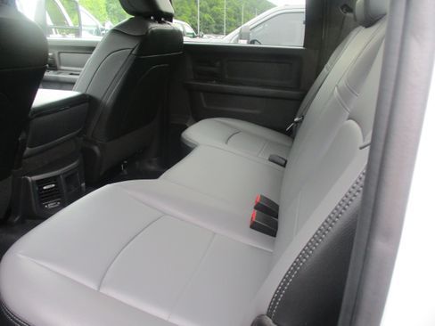 Used 2024 RAM 2500 Tradesman w/ Chrome Appearance Group AWD/4WD image 11