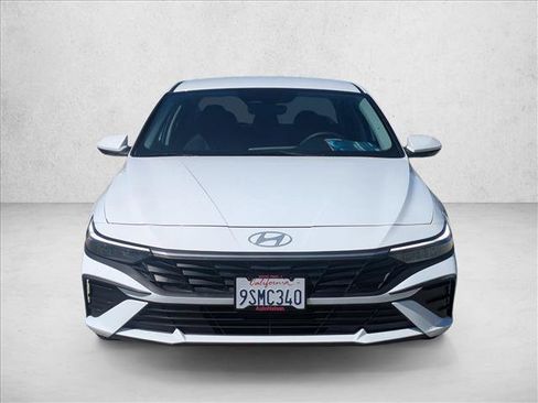 Used 2025 Hyundai Elantra SE FWD image 2