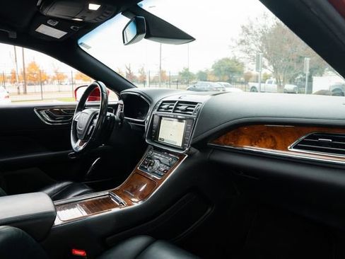 Used 2017 Lincoln Continental Select w/ Technology Package image 28