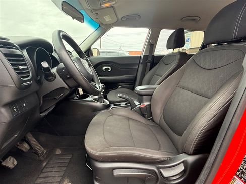 Used 2018 Kia Soul image 19