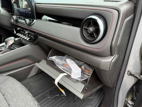 Used 2026 Chevrolet Colorado Z71 image 38