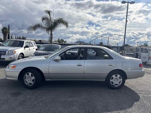 Used 2000 Toyota Camry LE w/ Value Pkg 4 image 2