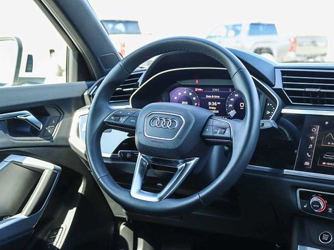 Used 2025 Audi Q3 2.0T Premium w/ Convenience Package AWD/4WD image 21