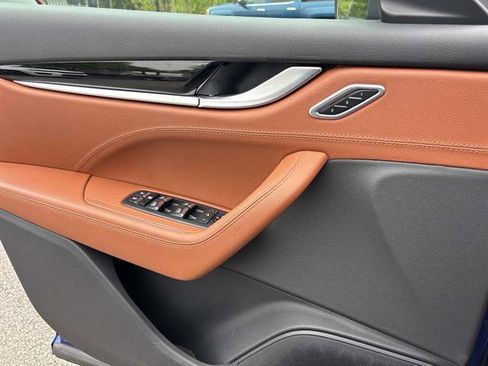 Used 2020 Maserati Levante image 18