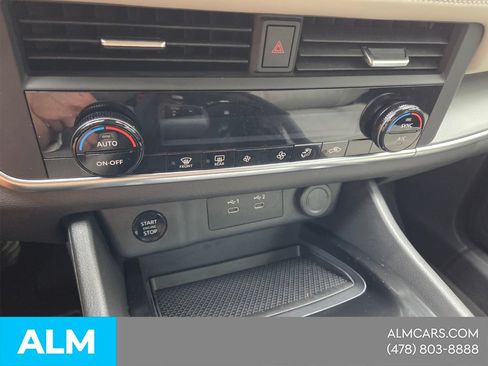 Used 2025 Nissan Rogue SV FWD image 21