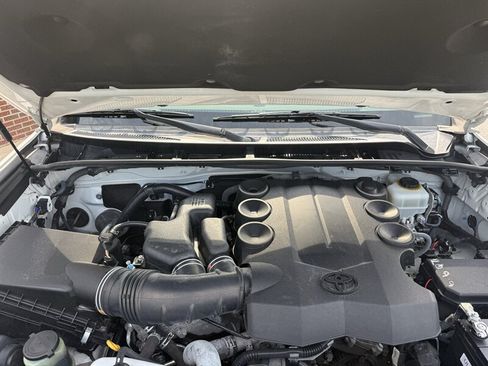 Used 2016 Toyota 4Runner SR5 AWD/4WD image 33