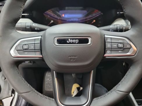 Used 2025 Jeep Compass Limited image 45