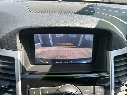 Used 2016 Chevrolet Cruze LT FWD image 12
