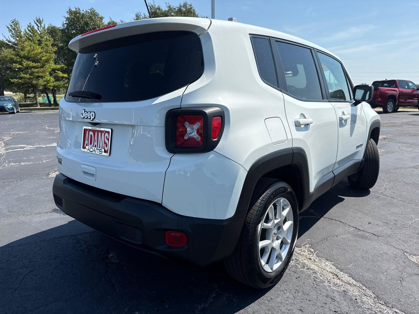 Used 2023 Jeep Renegade Latitude AWD/4WD image 9