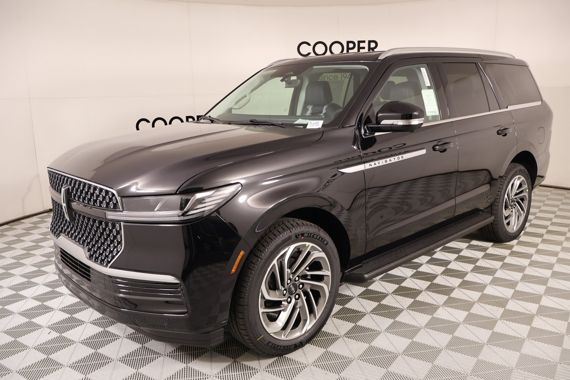 New 2026 Lincoln Navigator Premiere AWD/4WD image 10