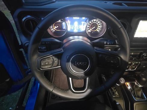 Used 2022 Jeep Gladiator Sport AWD/4WD image 4