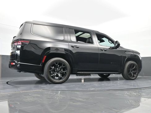 Used 2023 Jeep Wagoneer Series II image 63