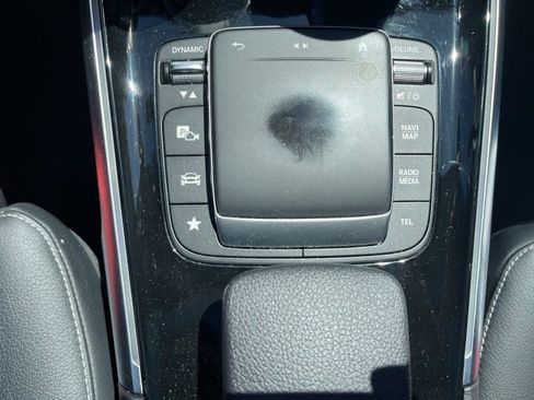 Used 2021 Mercedes-Benz GLB 250 4MATIC image 29