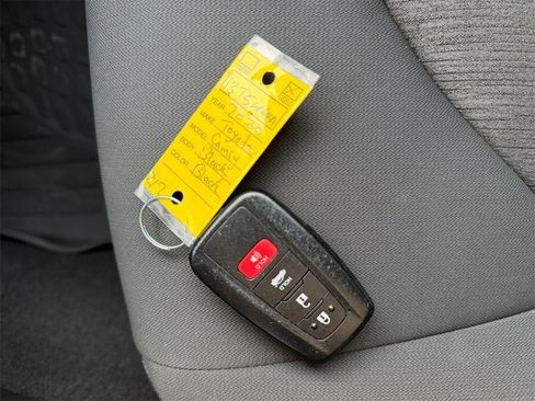 Certified 2020 Toyota Camry LE image 30