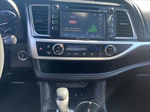 Used 2017 Toyota Highlander SE image 35