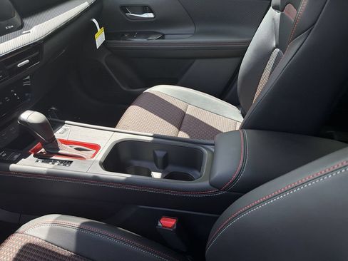 New 2026 Nissan Kicks SR AWD/4WD image 21