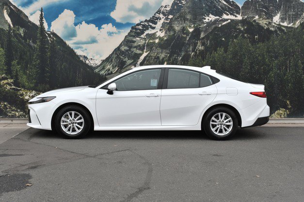 Used 2025 Toyota Camry LE AWD/4WD image 7