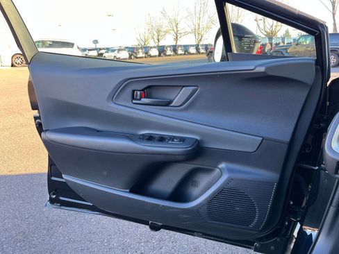 Used 2025 Toyota Prius LE image 20