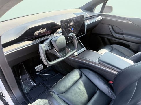 Used 2023 Tesla Model X image 34