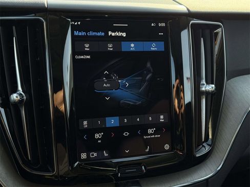 Used 2025 Volvo XC60 B5 Plus image 5