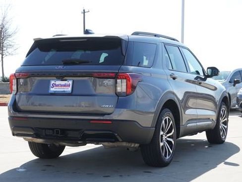 Used 2025 Ford Explorer ST-Line image 9