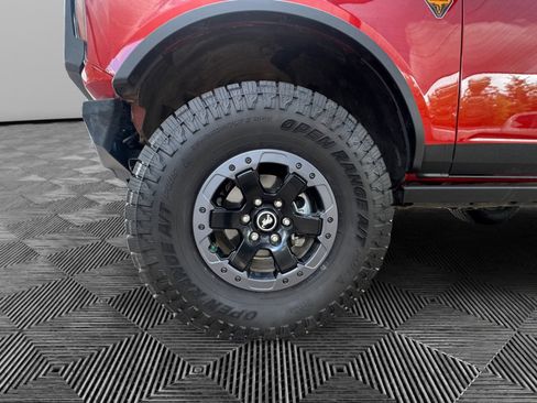 Used 2022 Ford Bronco Badlands AWD/4WD image 9