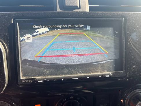 Used 2018 Toyota 4Runner TRD Off-Road AWD/4WD image 26