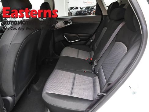 Used 2025 Kia Soul LX w/ LX Technology Package FWD image 21