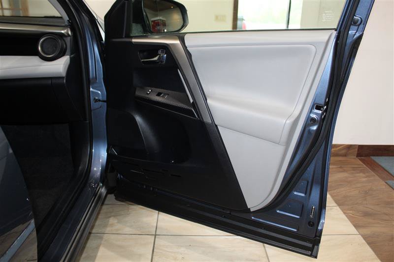 Used 2013 Toyota RAV4 Limited AWD/4WD image 24