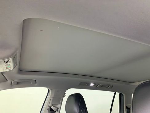 Used 2021 Volkswagen Tiguan SE w/ Panoramic Sunroof Package image 14
