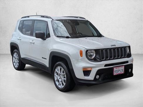 Used 2022 Jeep Renegade Latitude w/ Convenience Group AWD/4WD image 3