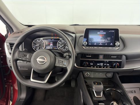 Used 2023 Nissan Rogue SV AWD/4WD image 3