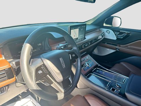 Used 2024 Lincoln Aviator Reserve w/ Equipment Group 201A image 10
