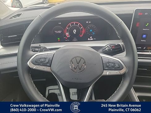 Certified 2025 Volkswagen Tiguan SE image 5