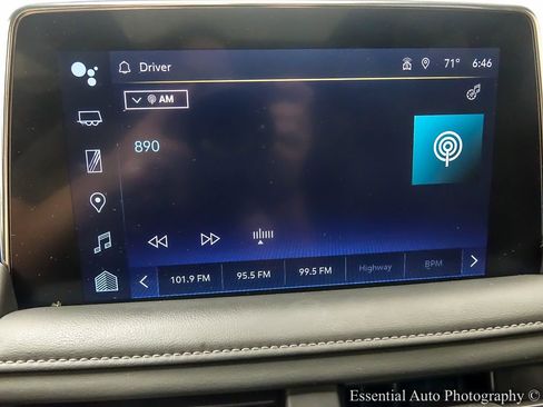 Used 2023 Chevrolet Suburban Z71 w/ Z71 Off-Road Package AWD/4WD image 19