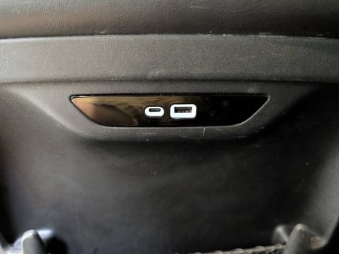 Used 2025 Chrysler Pacifica Select FWD image 10