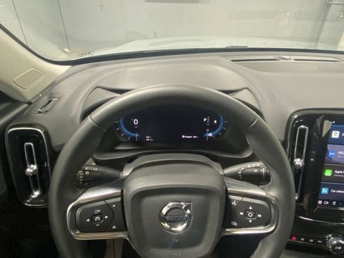 Used 2025 Volvo XC40 B5 Core image 15